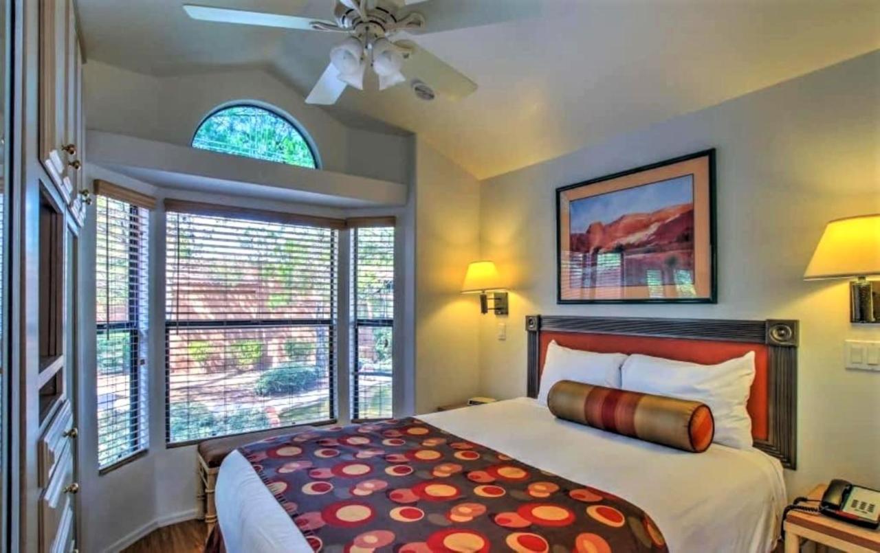 Sedona Pines Resort Exterior photo A bedroom at the Inn at Sedona