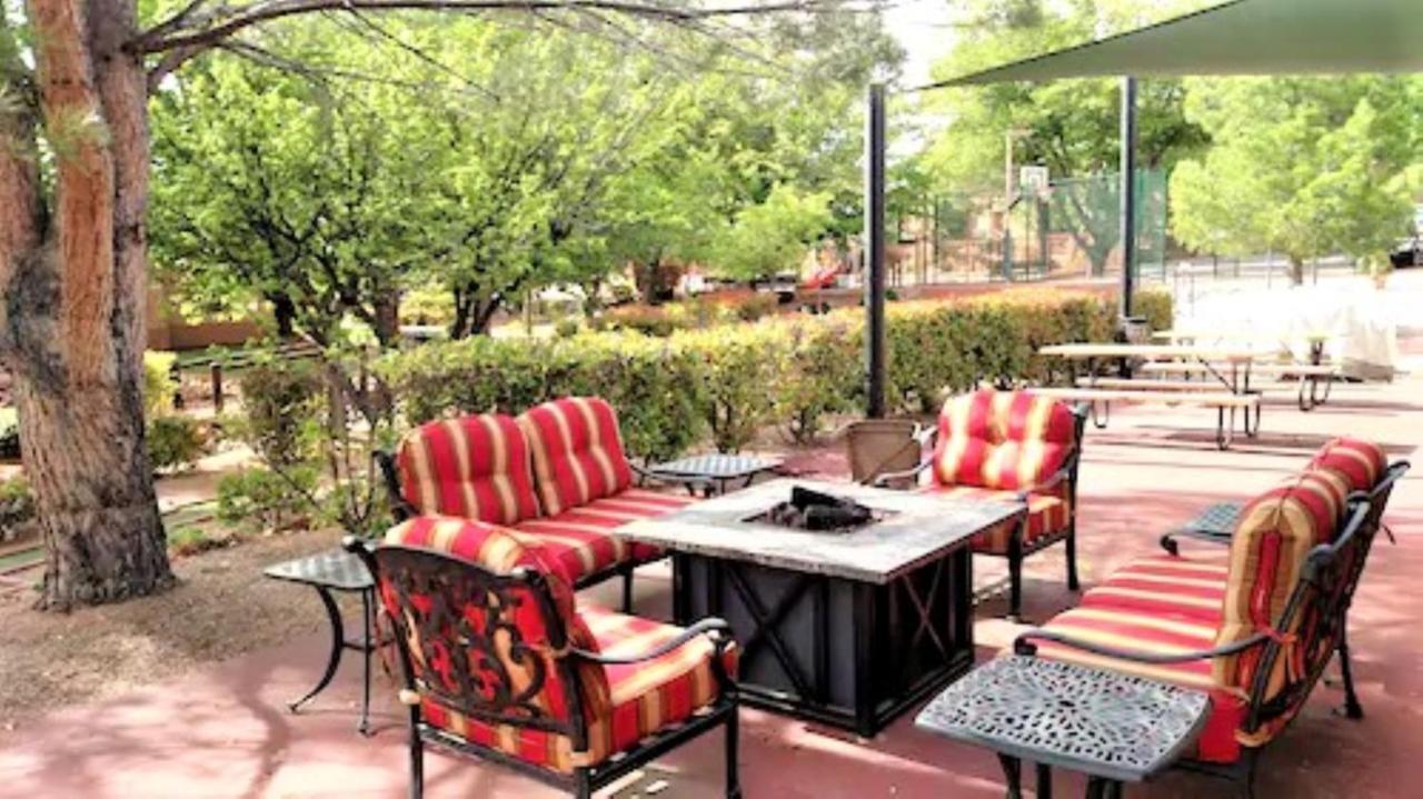 Sedona Pines Resort Exterior photo Outdoor furniture