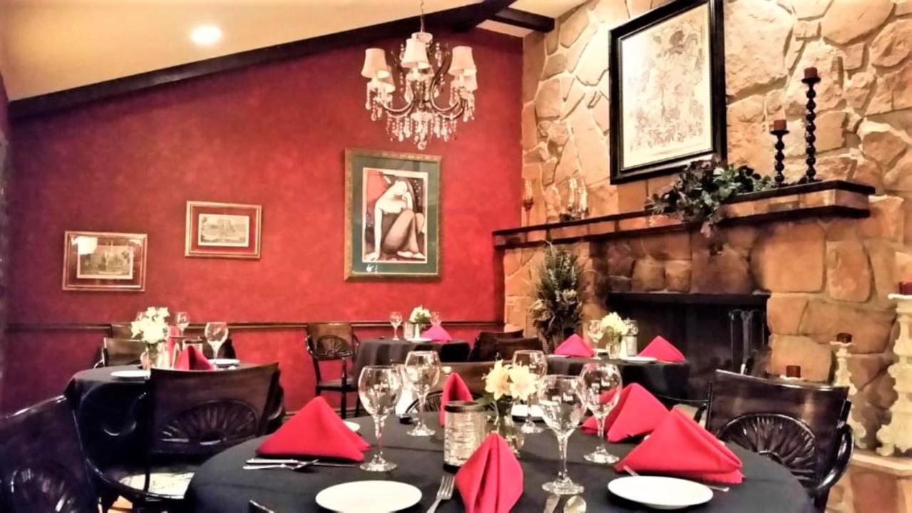 Sedona Pines Resort Exterior photo The restaurant's interior