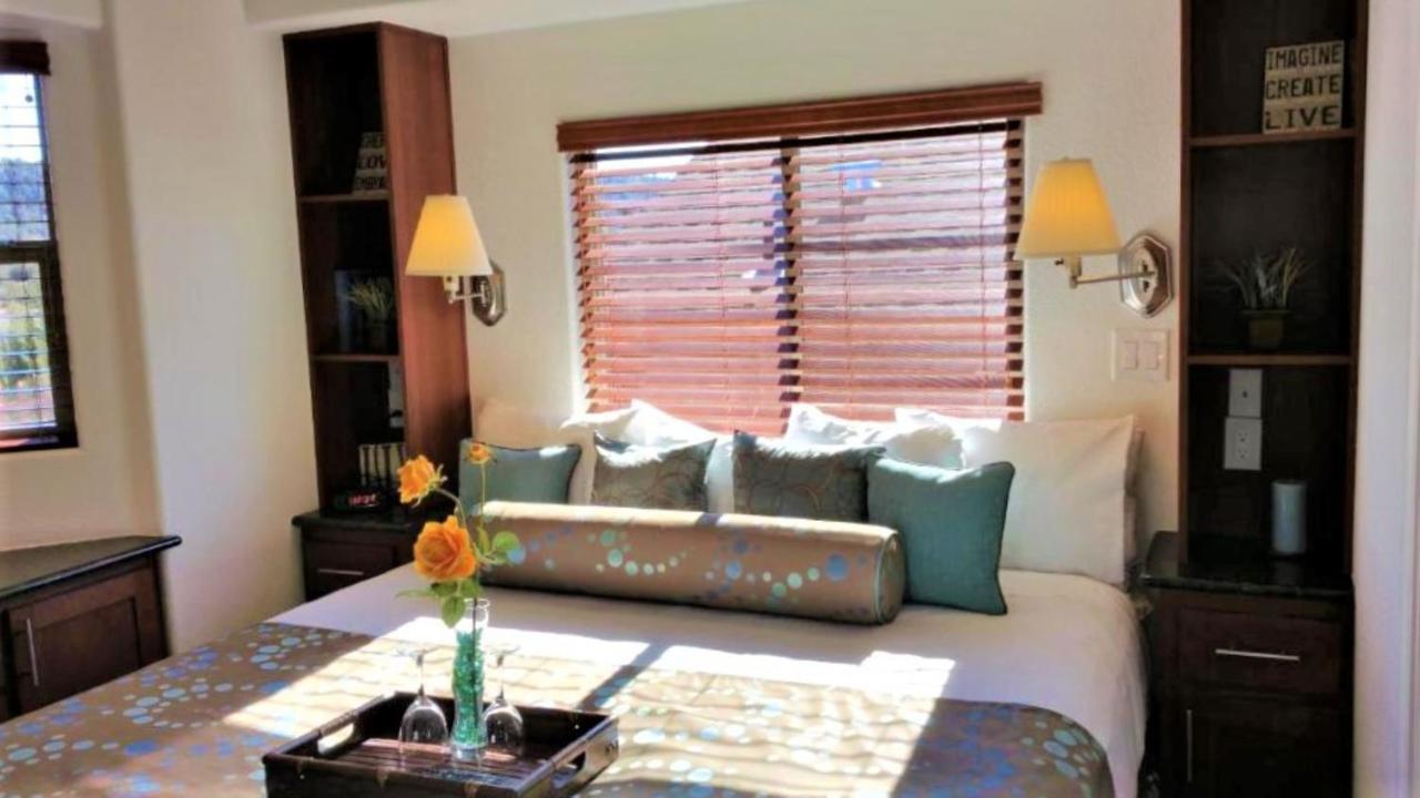 Sedona Pines Resort Exterior photo Wood blinds