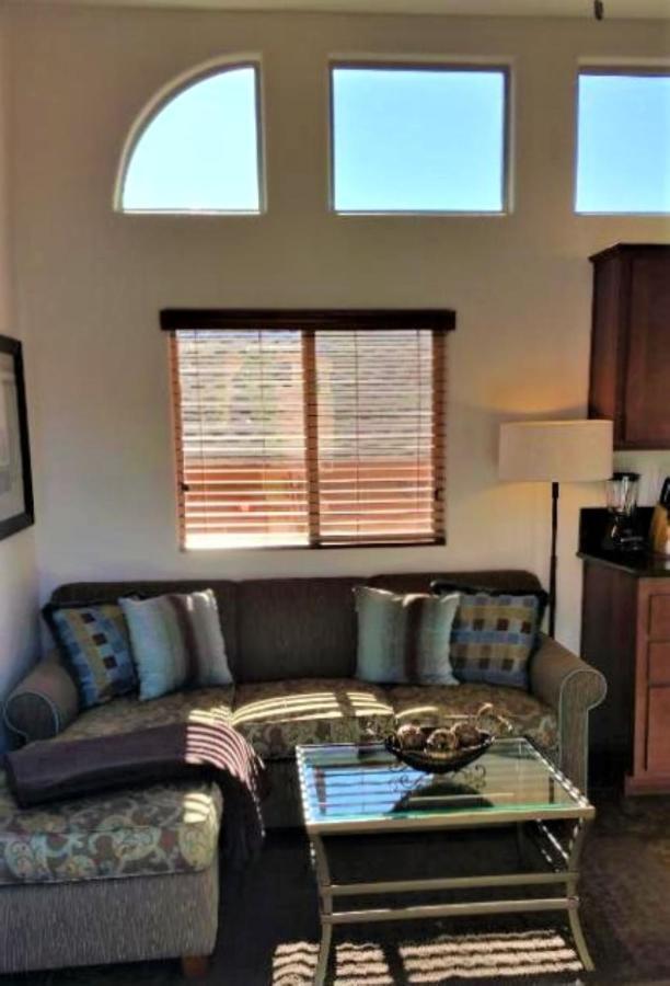 Sedona Pines Resort Exterior photo Wood blinds